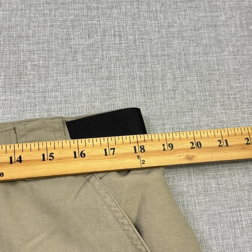 The North Face Cargo Shorts Mens L Beige Nylon Microfiber Flat Front 10 Inseam